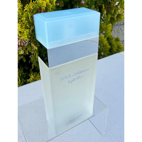 Dolce & Gabbana Light Blue Eau de Toilette Spray 100ml 3.3 Fl. Oz - Picture 3 of 4